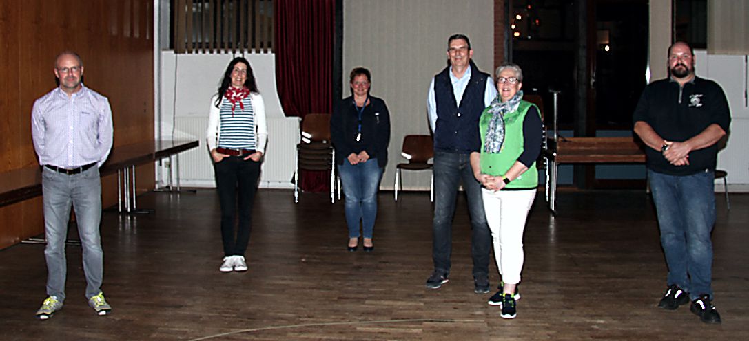 DRK-Ortsverein - Vorstand: (von li:) Henning Krause, Andrea Wollin, Elke Gerstmann, Klaus Bredow, Anette Bredow, Jan Preiss