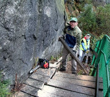Treppenerneuerung auf der Adlerklippe